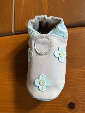 Robeez Soft Leather Mary Jane Baby Shoe in Light Pink with Floral Accents